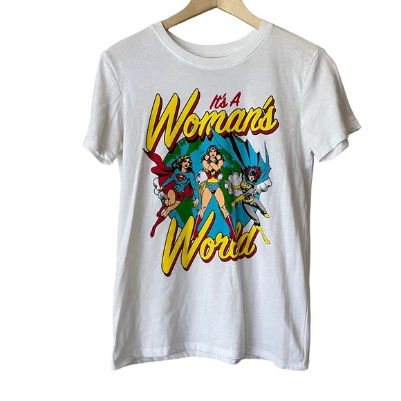 Justice League Its A Womans World Tee T Shirt size XS NEW NWOT Wonder Woman Etc - Picture 2 of 4